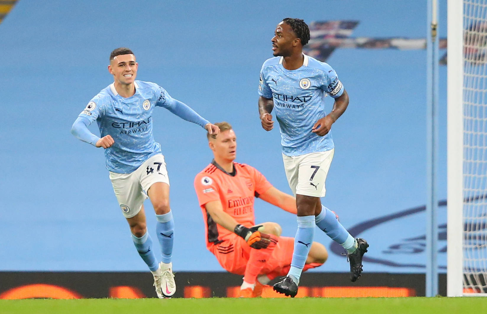 他正不遗余 他正不遗余